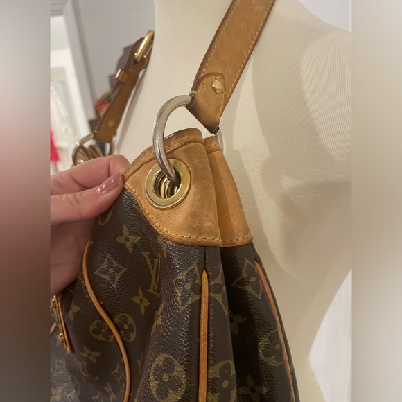 Authentic Louis Vuitton Monogram Galleria Pm - Picture 8 of 15